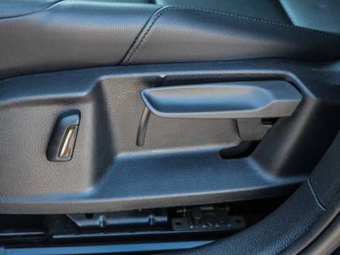 Used 2019 Volkswagen e-Golf SEL Premium image 18