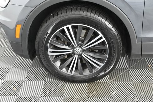 Used 2018 Volkswagen Tiguan SEL image 33