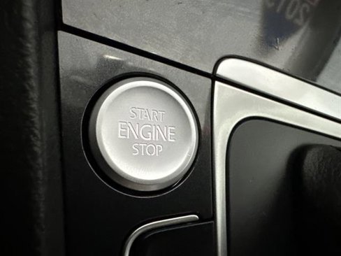 Used 2019 Volkswagen Golf SE image 24