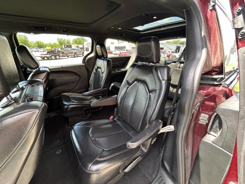 Used 2018 Chrysler Pacifica Touring-L Plus w/ S Appearance Package image 12