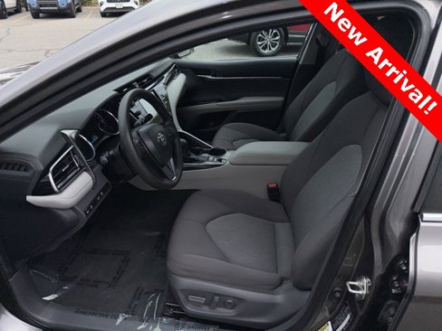 Used 2020 Toyota Camry LE image 2