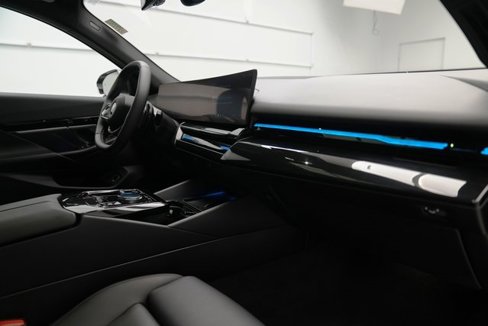Used 2024 BMW 530i xDrive w/ Premium Package image 27