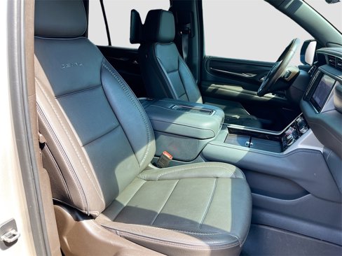Used 2021 GMC Yukon Denali w/ Denali Premium Package image 32