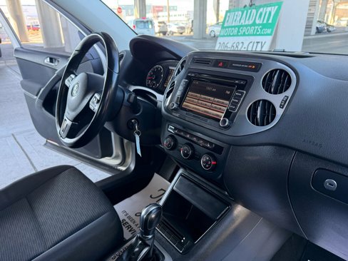 Used 2015 Volkswagen Tiguan S image 23
