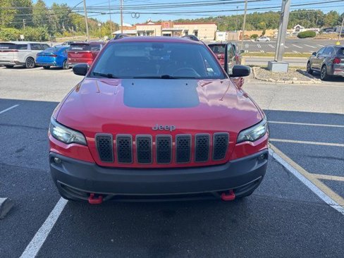 Used 2019 Jeep Cherokee Trailhawk image 2