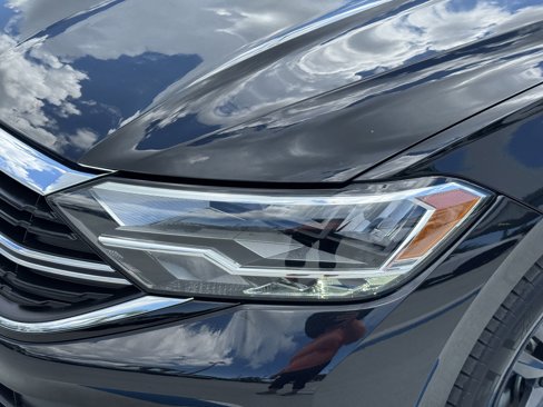 Used 2022 Volkswagen Jetta SE w/ Panoramic Sunroof Package image 8
