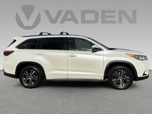 Used 2016 Toyota Highlander XLE image 7
