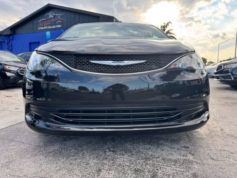 Used 2020 Chrysler Voyager Lxi image 6