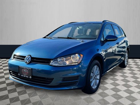 Used 2017 Volkswagen Golf SEL image 2