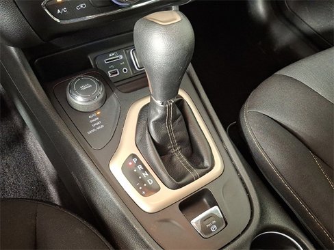 Used 2017 Jeep Cherokee Latitude w/ Cold Weather Group image 17