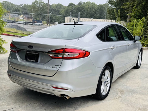 Used 2018 Ford Fusion SE image 2