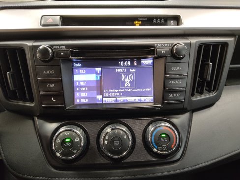 Used 2018 Toyota RAV4 LE image 25