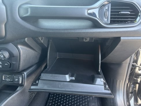 Used 2022 Jeep Renegade Altitude image 14
