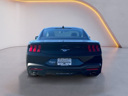 Used 2024 Ford Mustang Coupe image 6