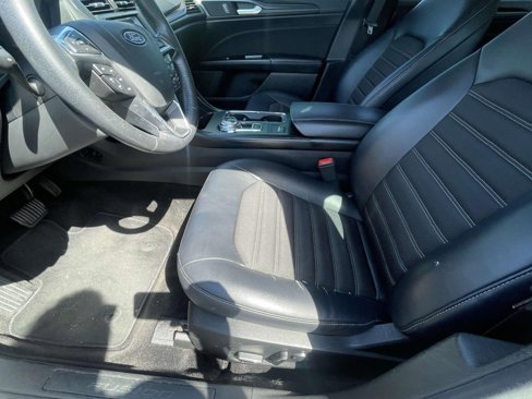 Used 2018 Ford Fusion SE w/ Equipment Group 201A image 13