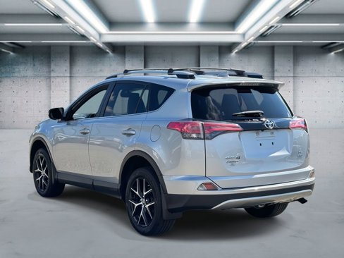 Used 2018 Toyota RAV4 SE image 6