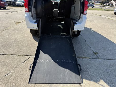 Used 2014 Dodge Grand Caravan SXT w/ Rear Park Assist Package image 29