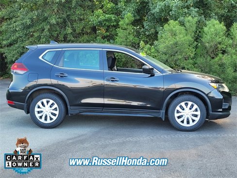 Used 2018 Nissan Rogue S image 2