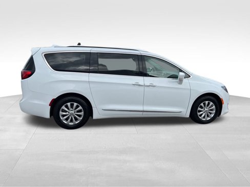 Used 2019 Chrysler Pacifica Touring-L image 7