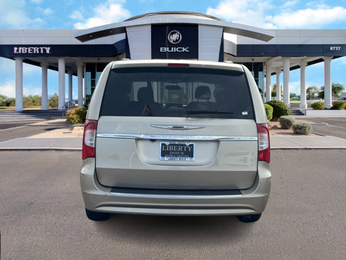 Used 2015 Chrysler Town & Country Touring w/ Driver Convenience Group image 4