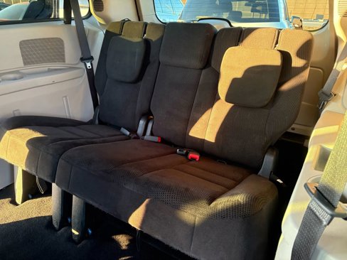 Used 2014 Dodge Grand Caravan SE image 18