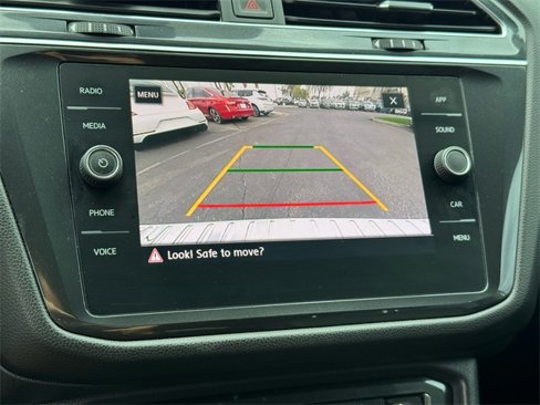 Certified 2019 Volkswagen Tiguan SE image 24