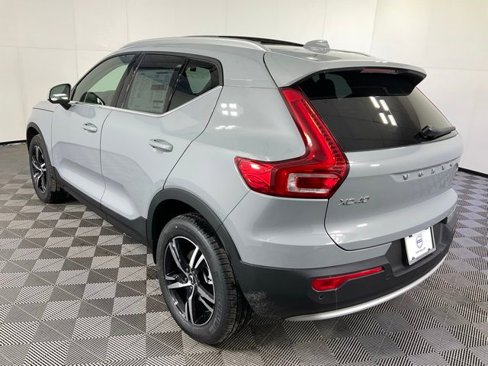 New 2025 Volvo XC40 B5 Core w/ Climate Package image 5
