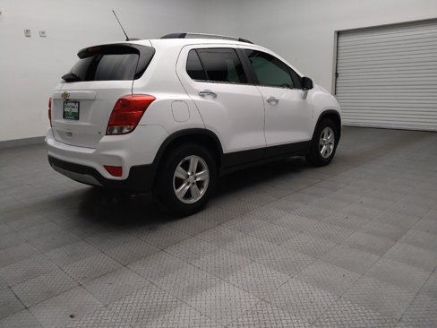 Used 2020 Chevrolet Trax LT w/ LT Convenience Package image 9