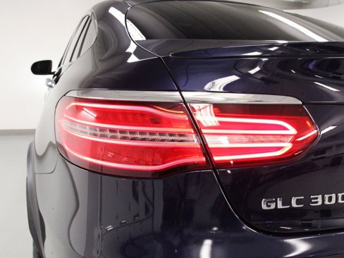 Used 2019 Mercedes-Benz GLC 300 4MATIC Coupe image 11