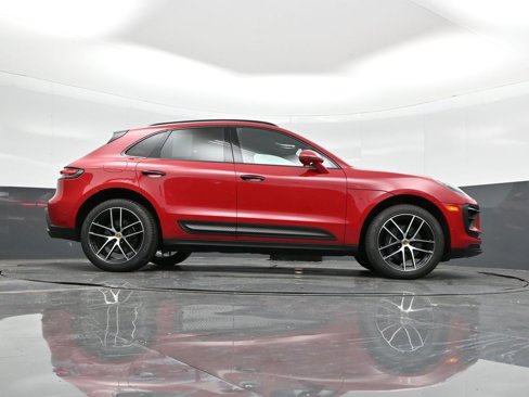 Used 2025 Porsche Macan image 39