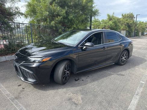 Used 2023 Toyota Camry SE image 1