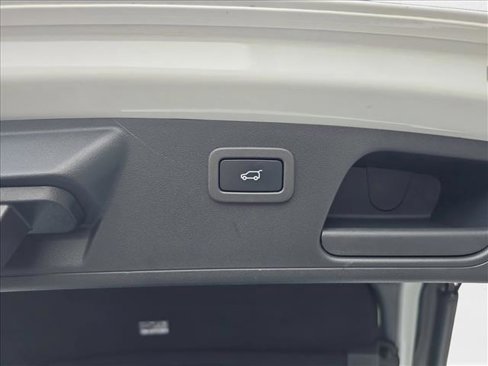 Used 2020 Jaguar E-PACE SE image 13