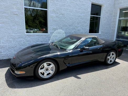Used 1999 Chevrolet Corvette Convertible w/ Memory Pkg image 1