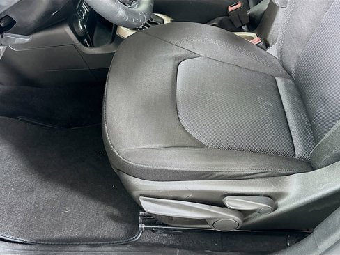 Used 2016 Jeep Renegade Latitude image 19