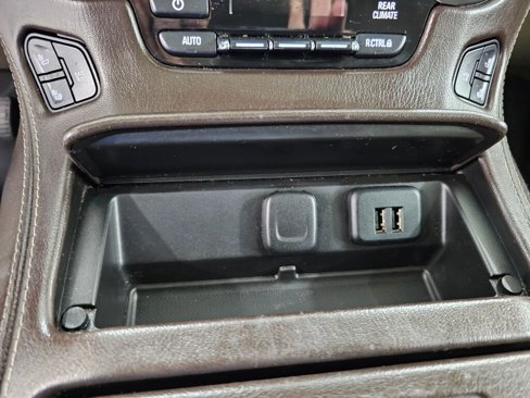 Used 2015 Chevrolet Suburban LTZ image 24