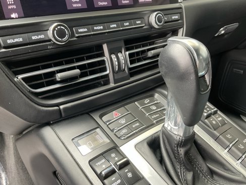 Used 2020 Porsche Macan Turbo image 18