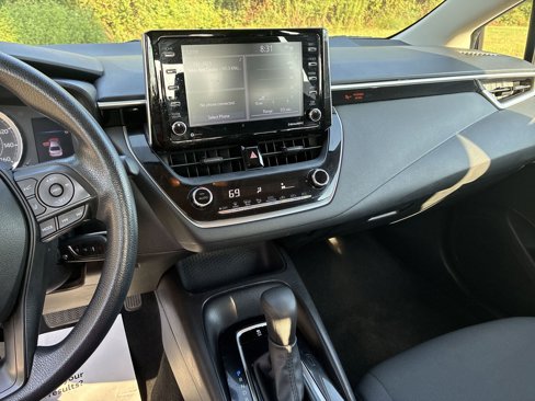 Used 2021 Toyota Corolla LE image 26