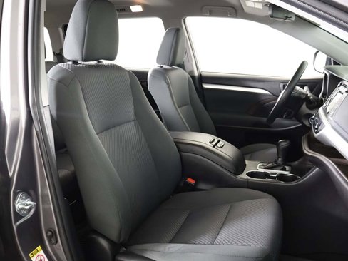 Used 2019 Toyota Highlander LE image 27
