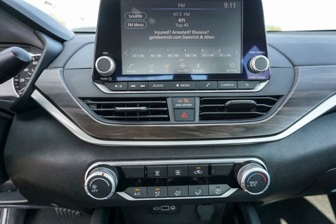 Used 2023 Nissan Altima 2.5 SV image 17