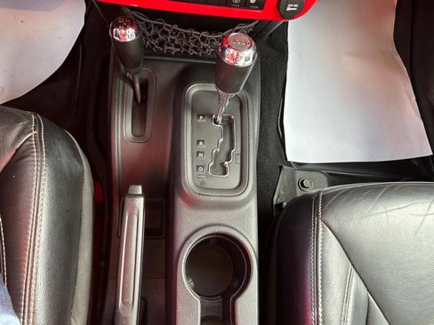 Used 2016 Jeep Wrangler Unlimited Rubicon w/ Connectivity Group image 14
