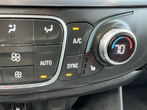 Used 2020 Chevrolet Traverse LT image 47