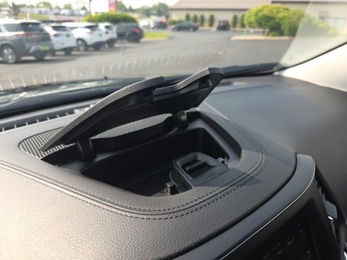 Used 2019 Jeep Cherokee Latitude Plus w/ Comfort/Convenience Group image 22