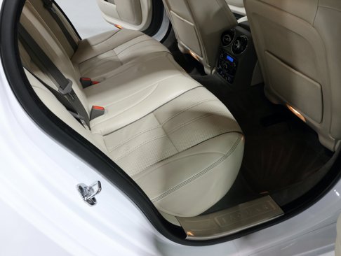 Used 2013 Jaguar XJ image 42