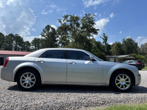 Used 2009 Chrysler 300 Touring image 2