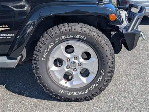 Used 2015 Jeep Wrangler Unlimited Sahara image 11