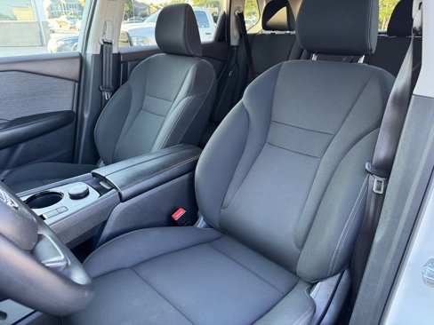 Used 2023 Nissan Rogue S image 17