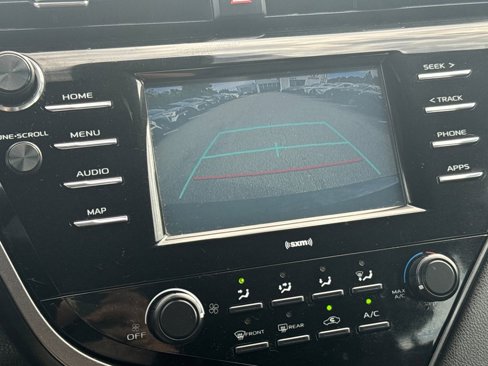 Used 2020 Toyota Camry LE image 4