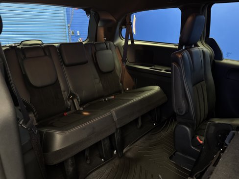 Used 2015 Dodge Grand Caravan SXT image 24