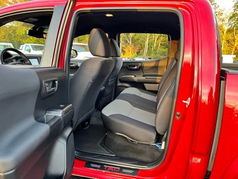 Used 2021 Toyota Tacoma TRD Sport w/ Technology Package image 19