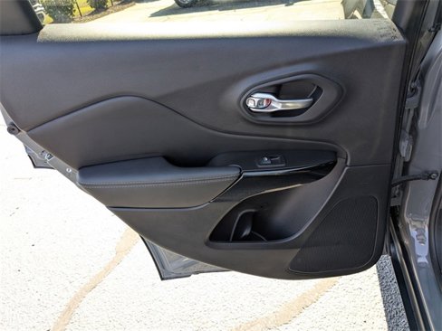 Used 2023 Jeep Cherokee Altitude Lux image 28